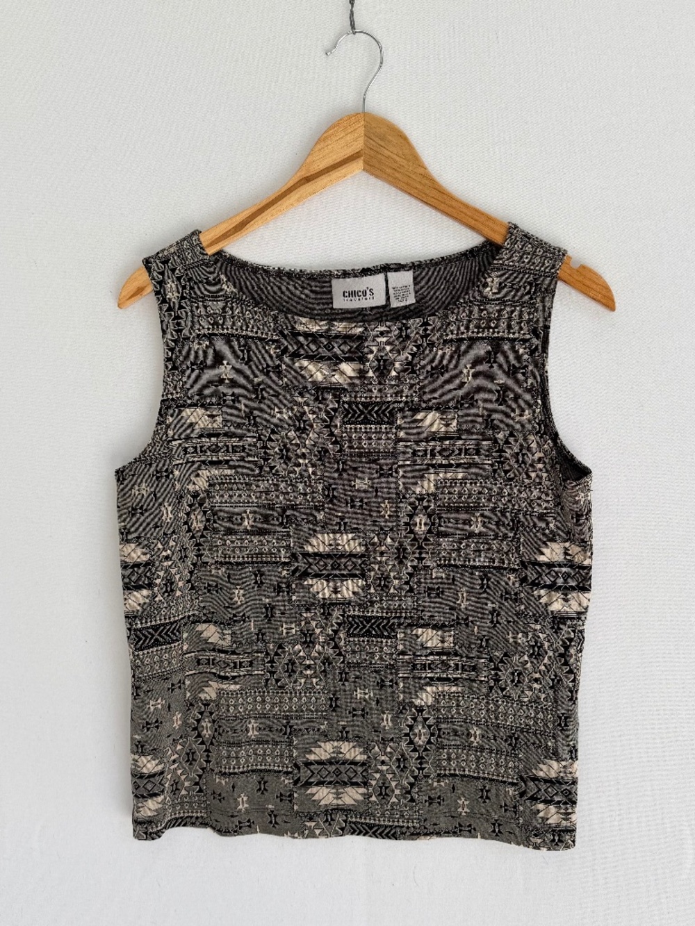 CHICO’S TRAVELERS Size 2 US Large Gray Aztec Print Tank Top